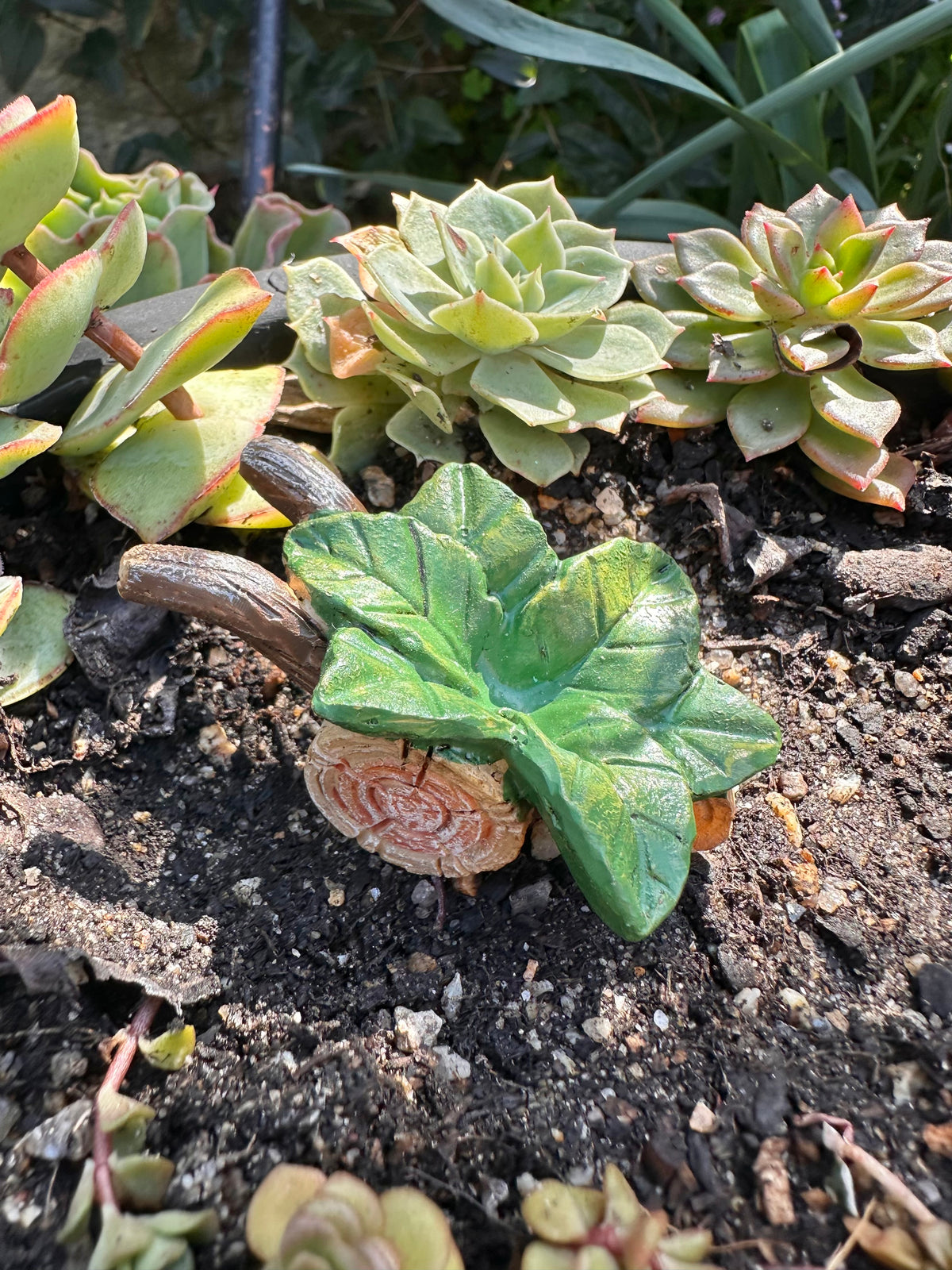 Mini Leaf Wheelbarrow (6.5cm)