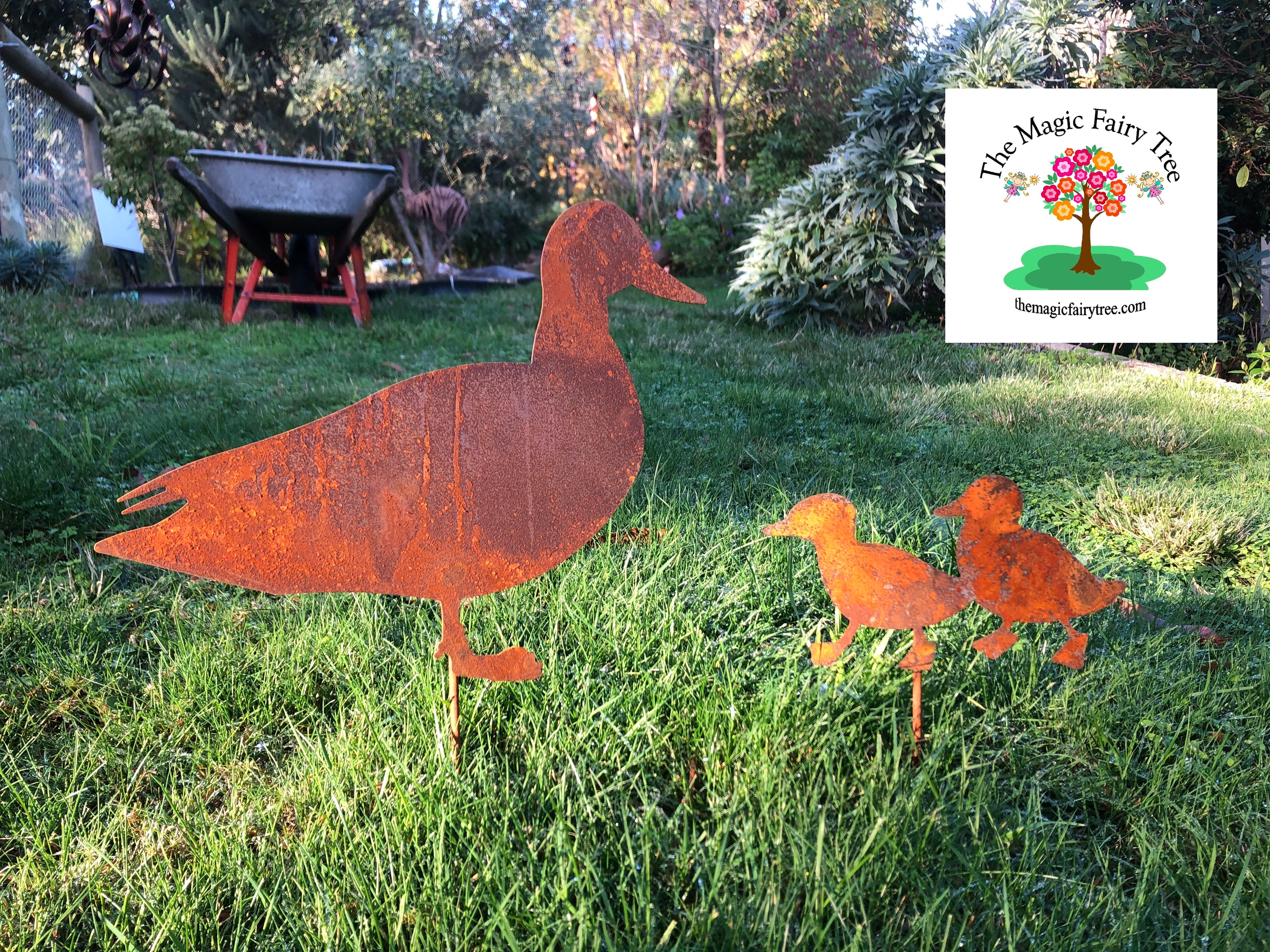 Rusty Metal Duck Family Silhouette Stake image 0