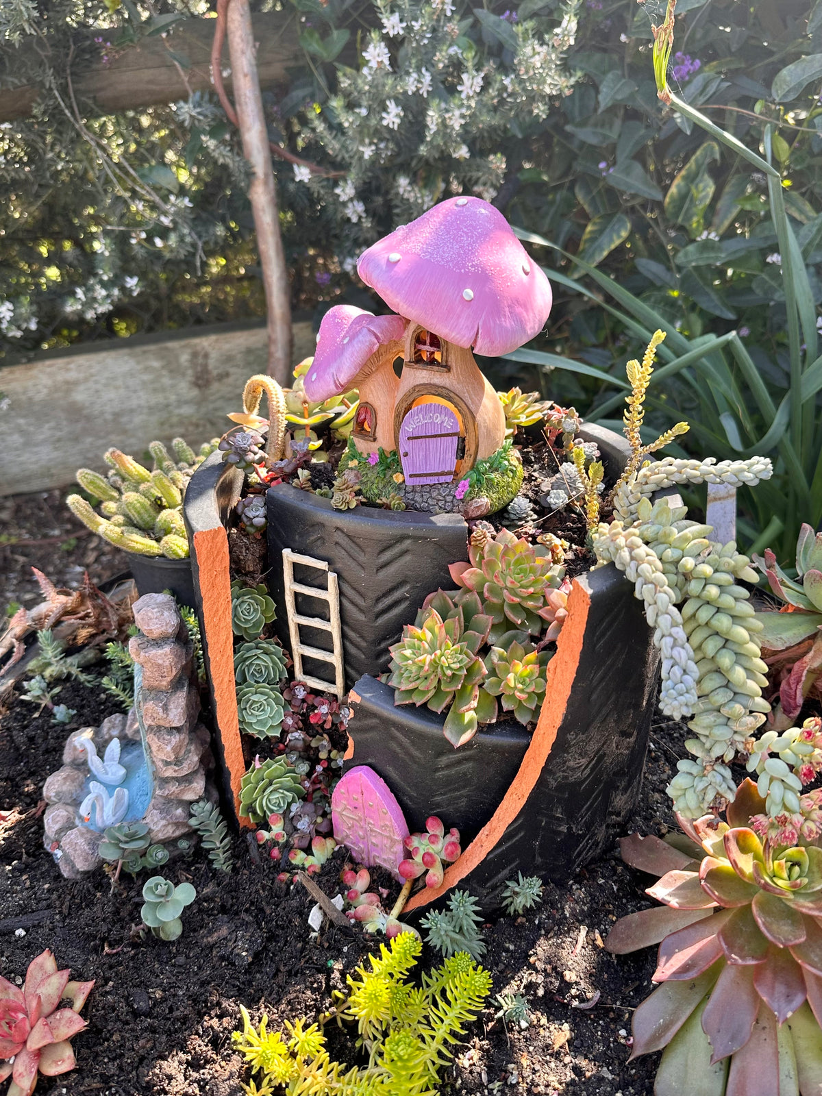 15.5cm Welcome Mushroom House with opening door