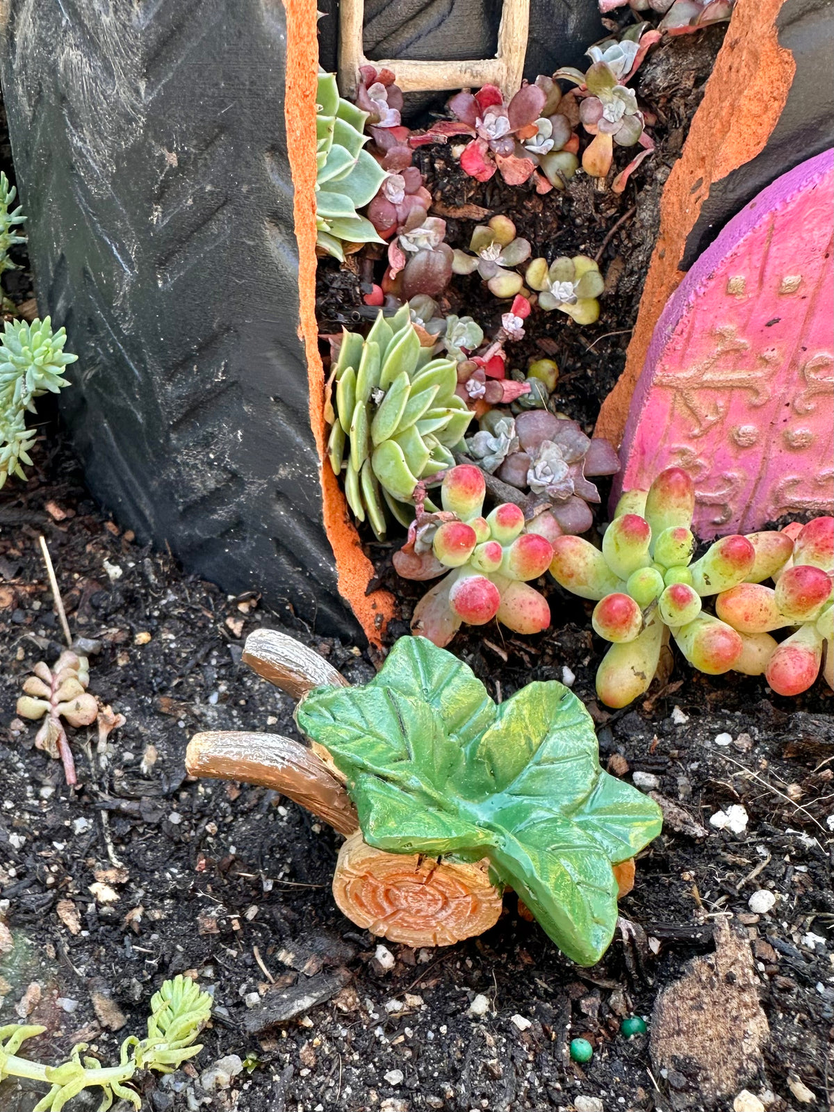 Mini Leaf Wheelbarrow (6.5cm)