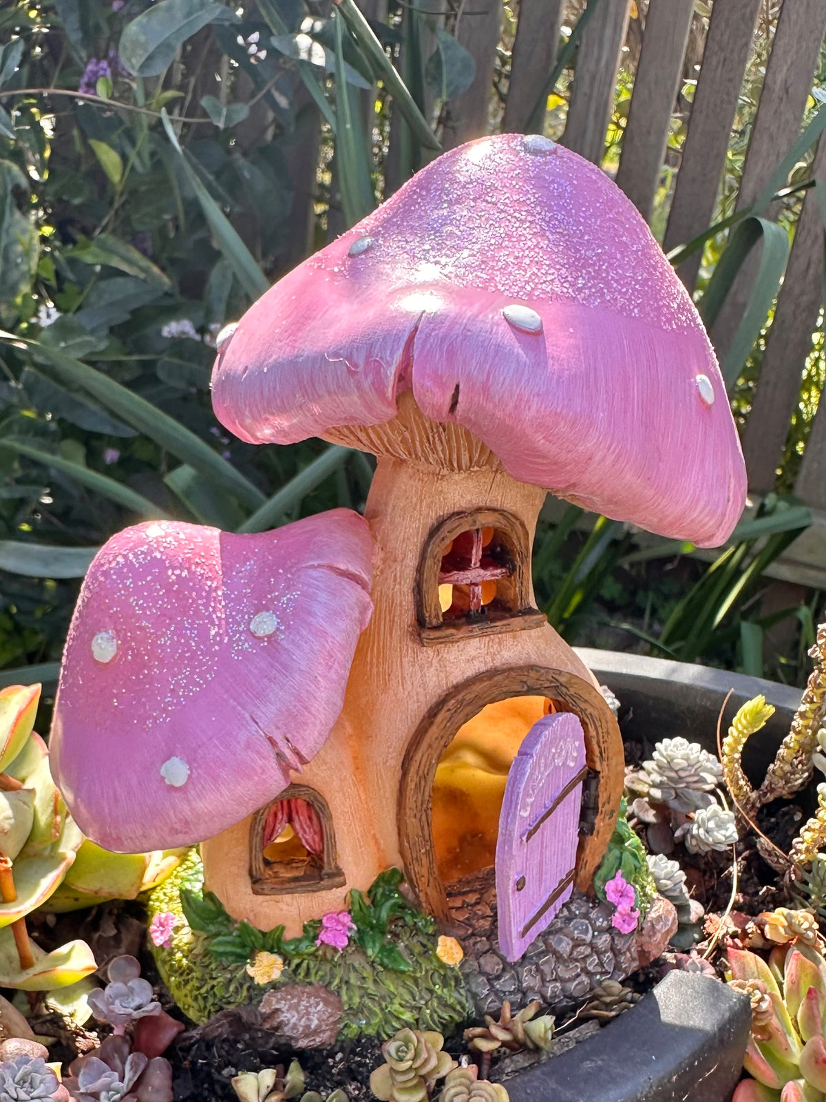 15.5cm Welcome Mushroom House with opening door