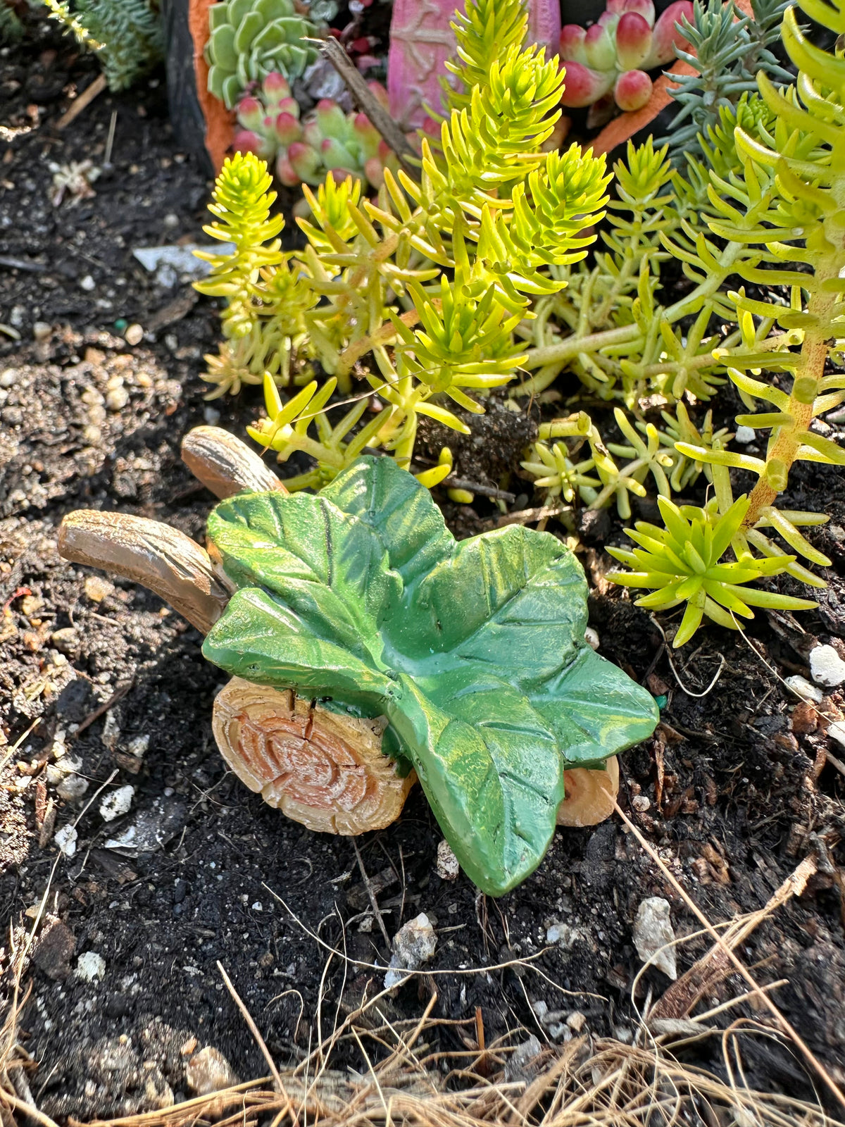 Mini Leaf Wheelbarrow (6.5cm)