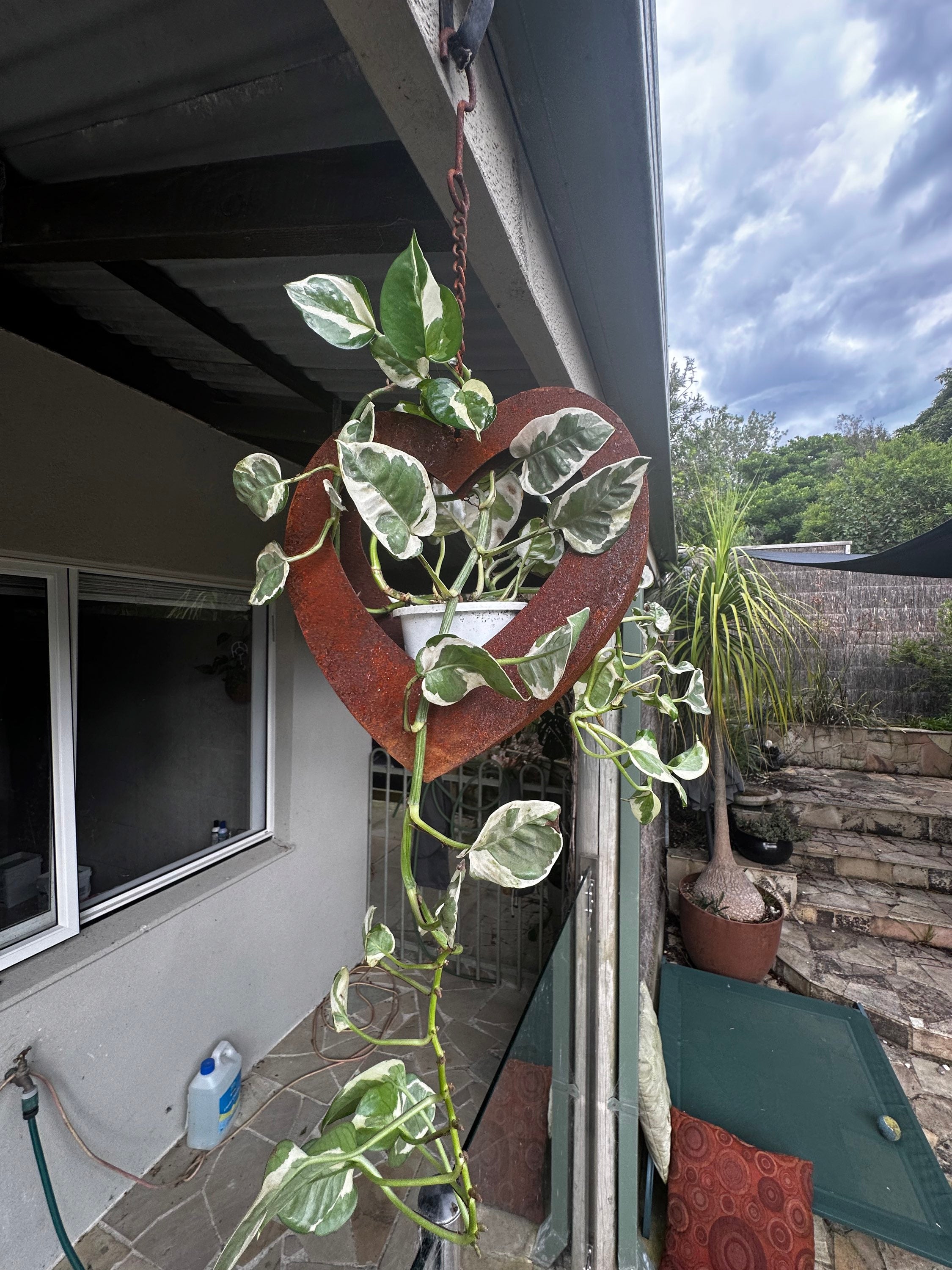 Rusty hanging heart planter  image 1