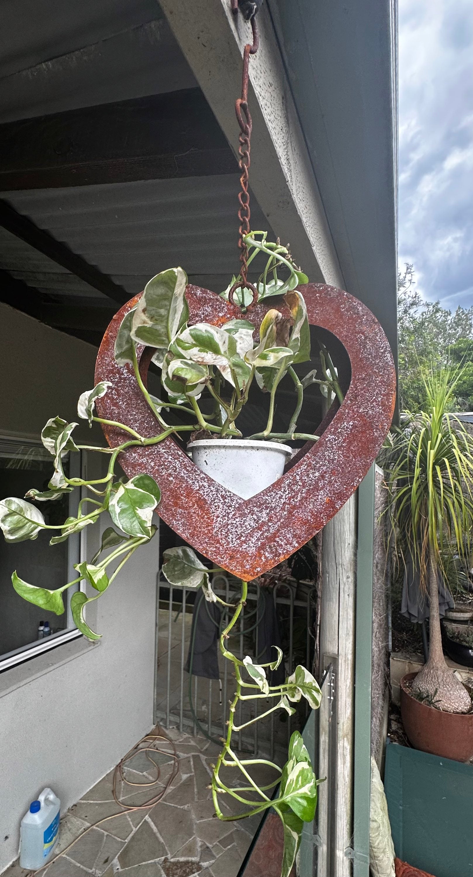 Rusty hanging heart planter  image 0