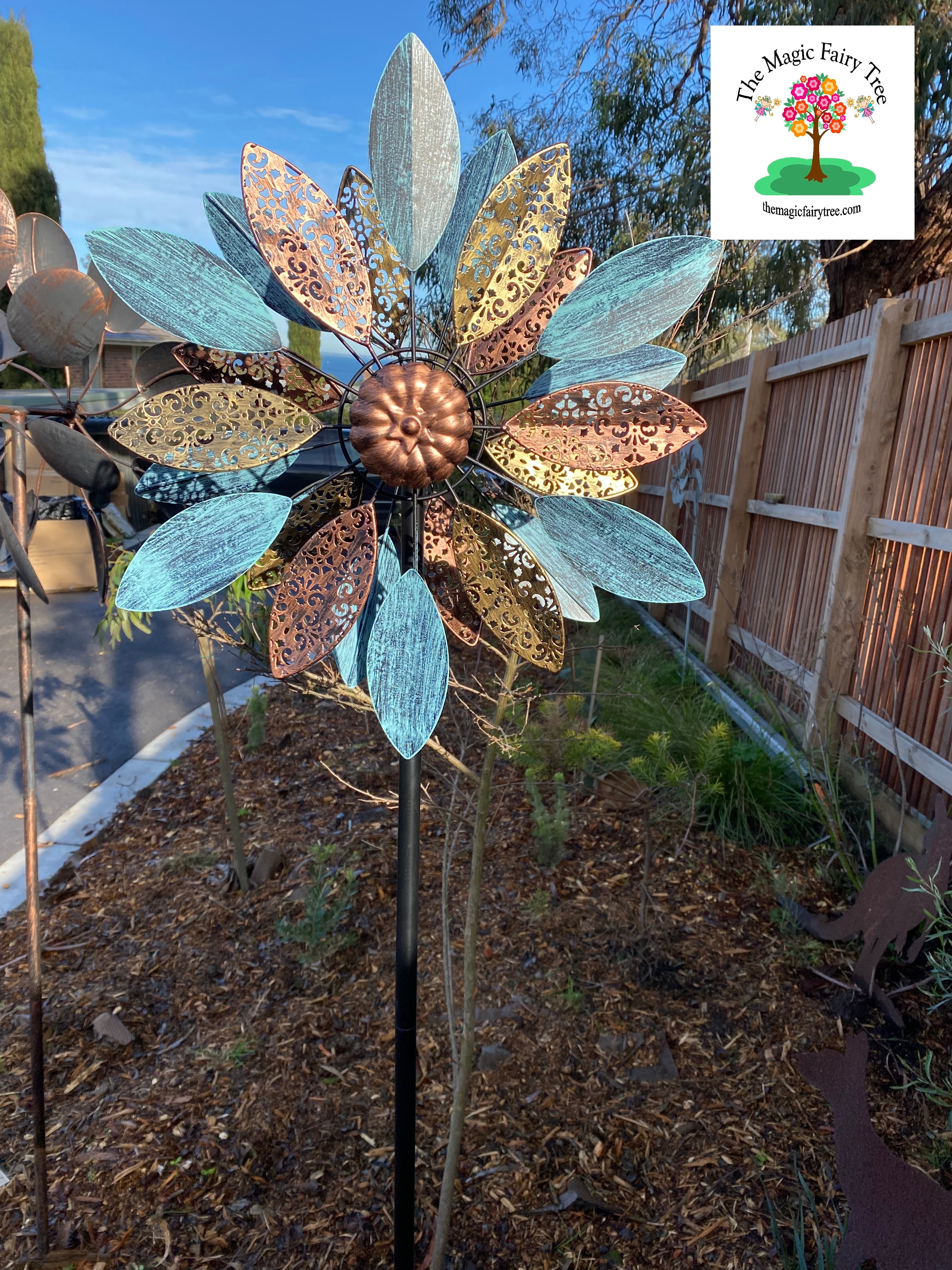 Lacey Daisy Metal Windmill image 2