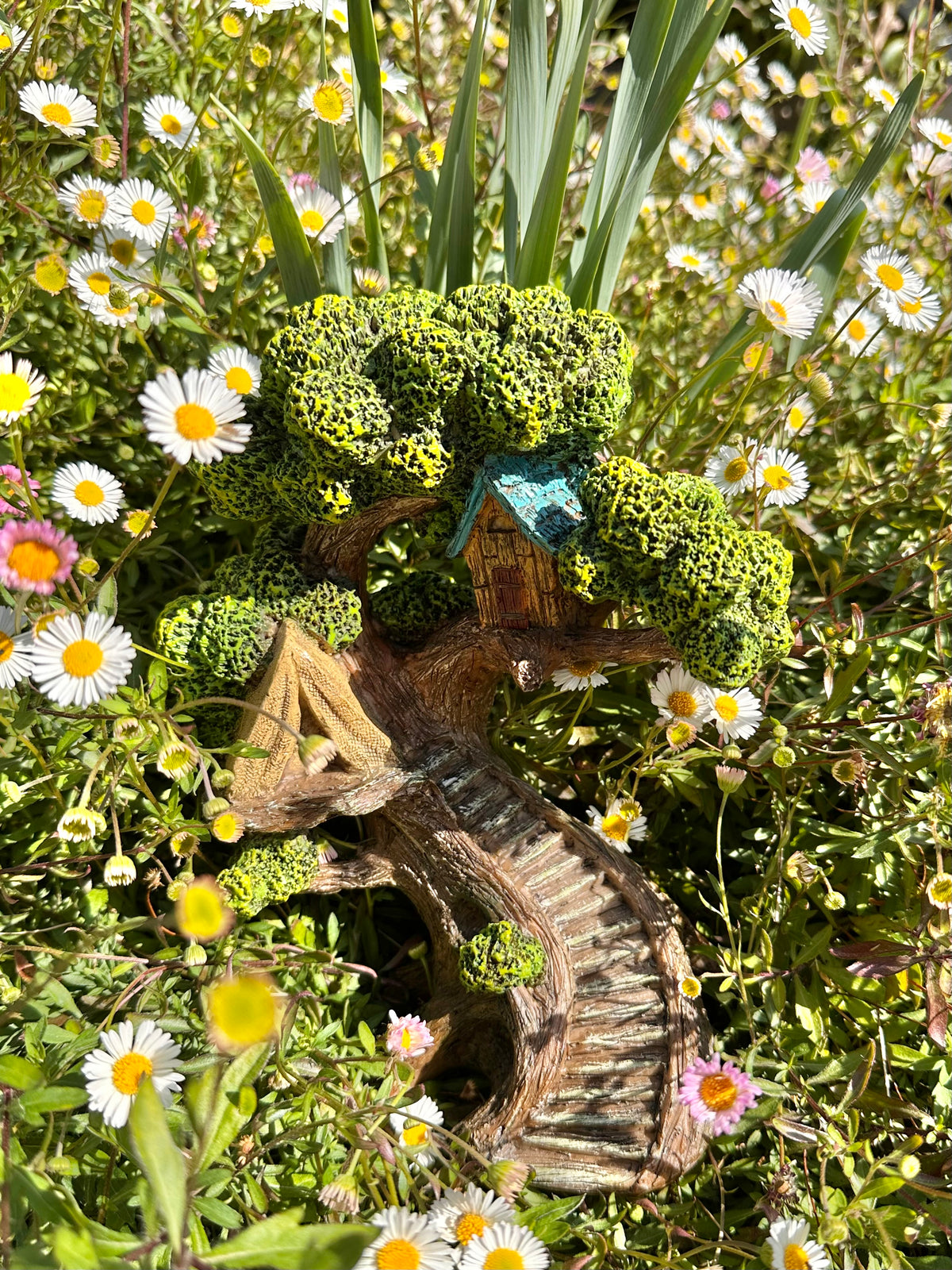22cm Enchanted Treehouse fairy house