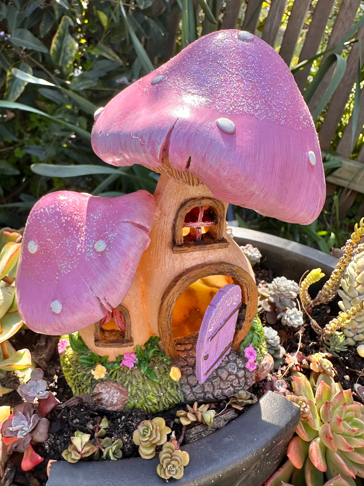 15.5cm Welcome Mushroom House with opening door