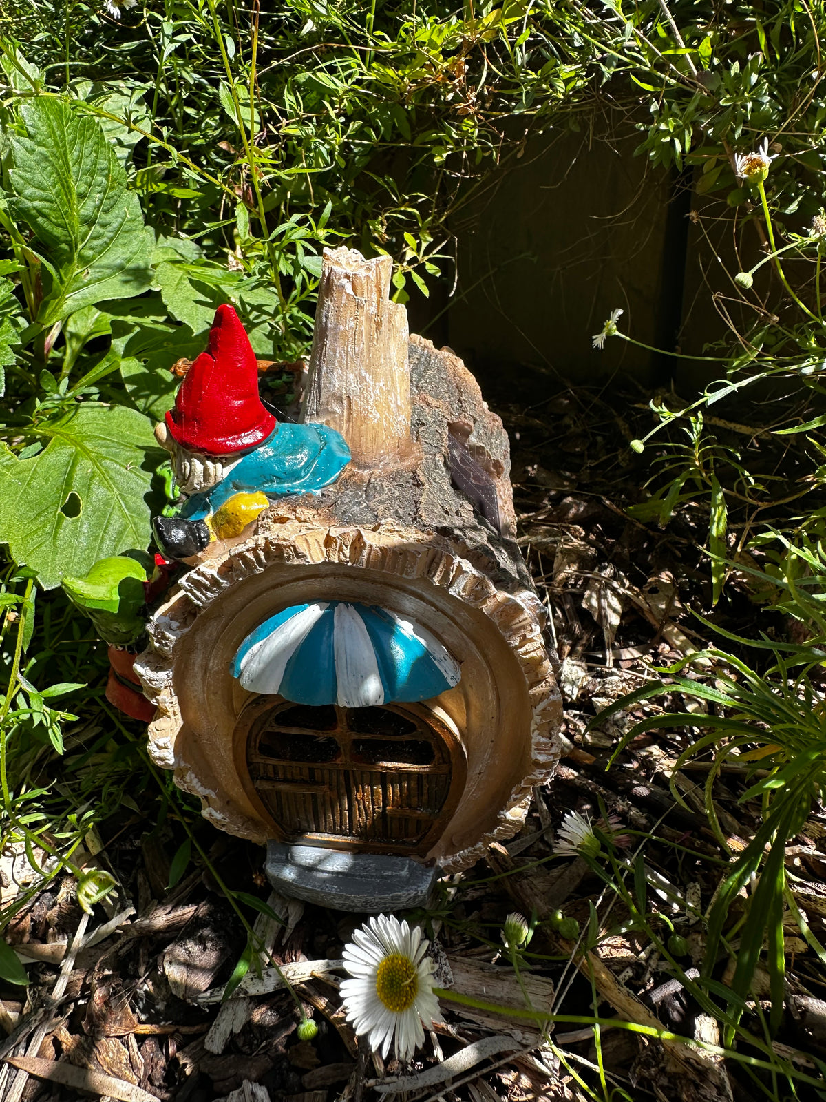 14.5cm Solar gnome log cabin house