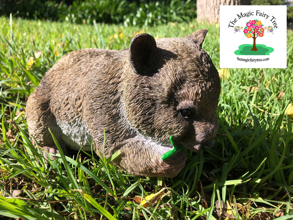 29cm wombat eating leaves garden ornament