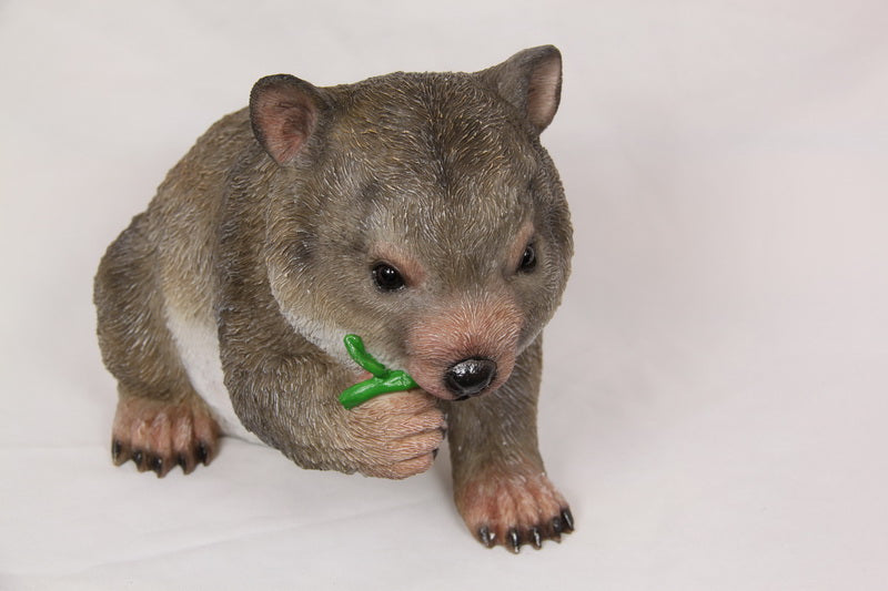 29cm wombat eating leaves garden ornament