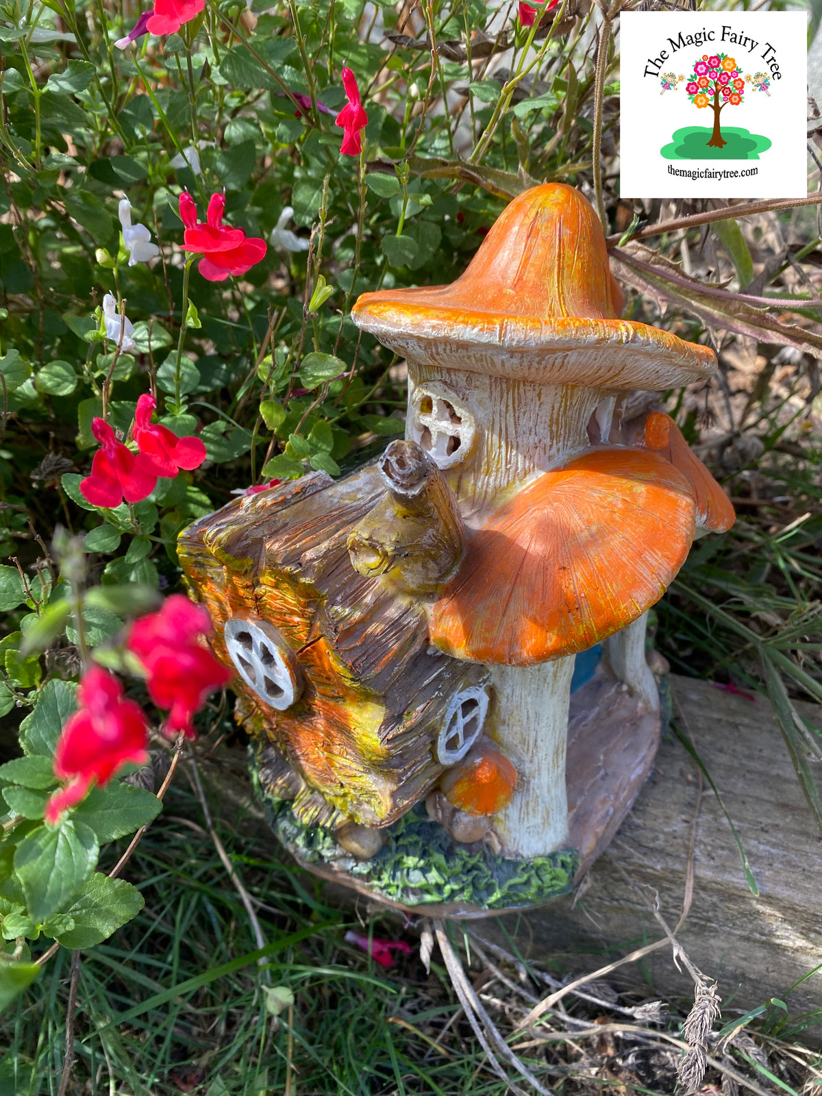 Solar fairy log house image 1