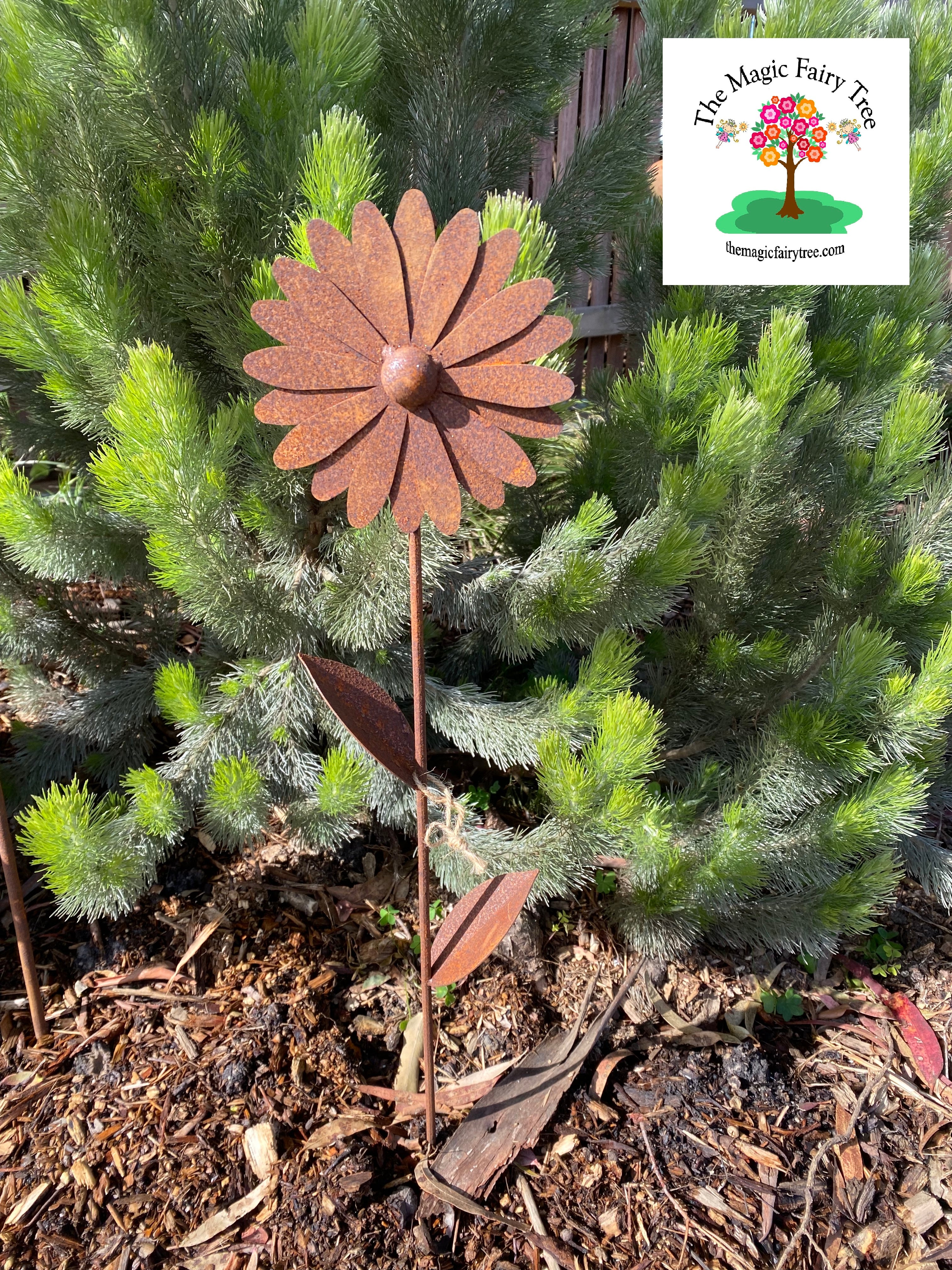 Rustic Daisy Stake 60cmH image 0