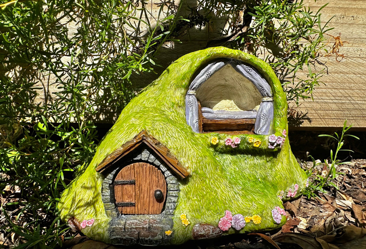 Turf Cottage with opening door image 4